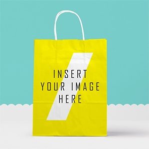 暖雀网精心收集的黄色牛皮纸购物袋展示样机，并提供了源文件下载服务，希望大家能喜欢
