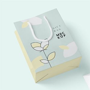 试试这些照片级的纸质礼品袋模型，展示你的包装设计与一个华丽的袋子。